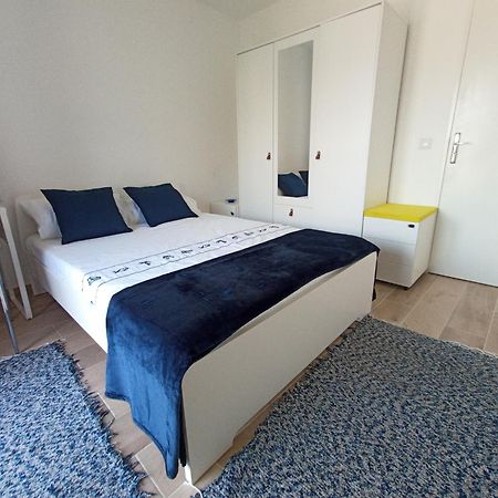 Private Room In Renovated Apartment - Tram 1 Min Walk Ница Стая снимка