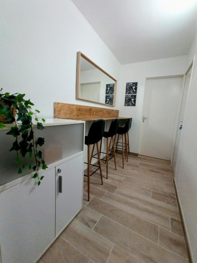 Private Room In Renovated Apartment - Tram 1 Min Walk Ница Екстериор снимка